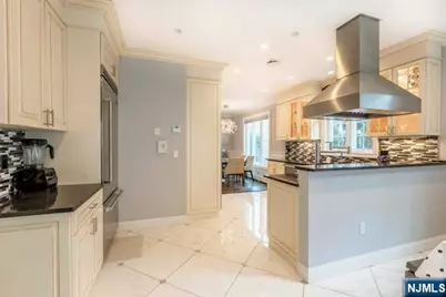 48 Myrtle Avenue, Edgewater, NJ 07020 - Photo 8