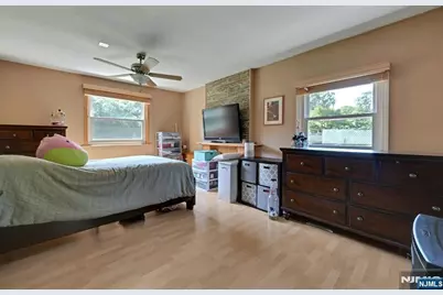 340 Graphic, New Milford, NJ 07646 - Photo 38