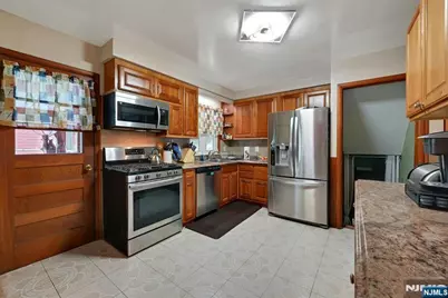 340 Graphic, New Milford, NJ 07646 - Photo 10