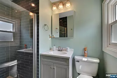 340 Graphic, New Milford, NJ 07646 - Photo 22