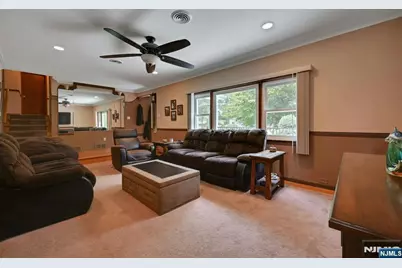 340 Graphic, New Milford, NJ 07646 - Photo 6