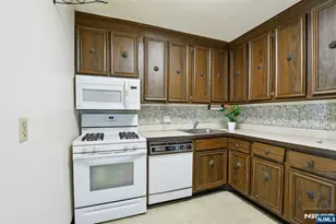 555 North Ave 25K, Fort Lee, NJ 07024 - Photo 12