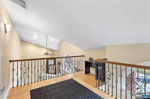 546 Art Ln, Ridgefield, NJ 07657 - Photo 8