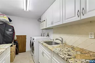 546 Art Ln, Ridgefield, NJ 07657 - Photo 30