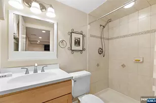 546 Art Ln, Ridgefield, NJ 07657 - Photo 32