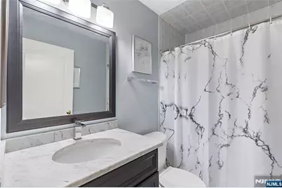 546 Art Lane, Ridgefield, NJ 07657 - Photo 4