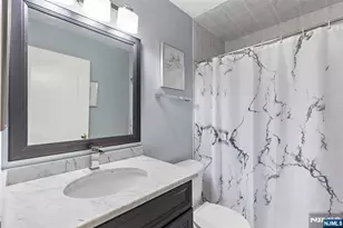 546 Art Ln, Ridgefield, NJ 07657 - Photo 4