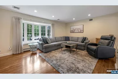 14 Aspen Court, Paramus, NJ 07652 - Photo 6