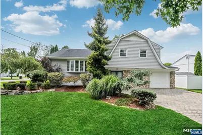 14 Aspen Court, Paramus, NJ 07652 - Photo 1