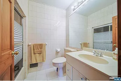 728 Lancaster Road, Ridgefield, NJ 07657 - Photo 20