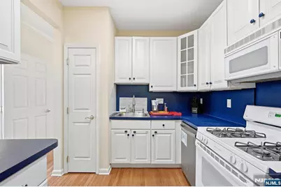 427 Hartford Drive 4028 #4028, Nutley, NJ 07110 - Photo 14