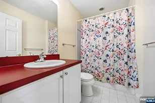 427 Hartford Dr 4028, Nutley, NJ 07110 - Photo 18