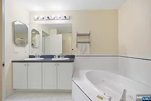 427 Hartford Dr 4028, Nutley, NJ 07110 - Photo 22