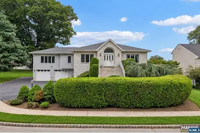 19 Brook Hollow Court, Hawthorne, NJ 07506 - Photo 2