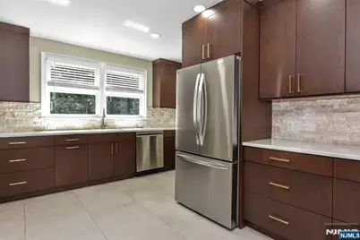 320 Monroe Avenue, Wyckoff Township, NJ 07481 - Photo 8