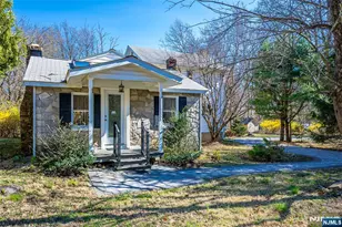 16 Sky Top Rd, Lebanon Township, NJ 07865 - Photo 2