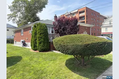 100 Crescent Avenue, Cliffside Park, NJ 07010 - Photo 2