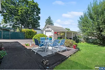 433 Stuyvesant Avenue, Lyndhurst Township, NJ 07071 - Photo 24