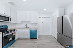 95 Shepherds Ln 301B, Totowa, NJ 07512 - Photo 2