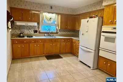 9 Carlen Court 1 #1, Fairview, NJ 07022 - Photo 4