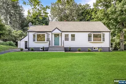 924 Franklin Avenue, Franklin Lakes, NJ 07417 - Photo 1