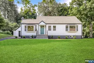 924 Franklin Ave, Franklin Lakes, NJ 07417 - Photo 1