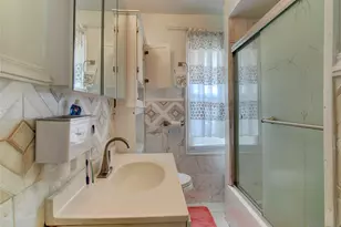 22 Kensington Pl, East Orange, NJ 07017 - Photo 12