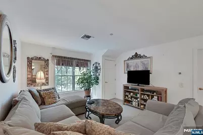 189 Forest Avenue 411 #411, Paramus, NJ 07652 - Photo 8