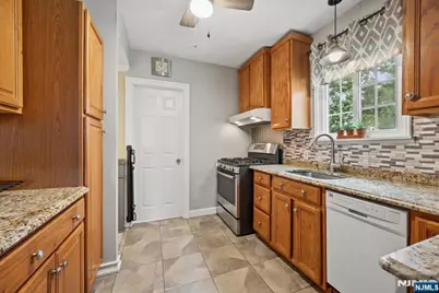 211 Walnut Avenue, Bogota, NJ 07603 - Photo 14