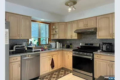 1611A Gerome Avenue A #A, Fort Lee, NJ 07024 - Photo 12