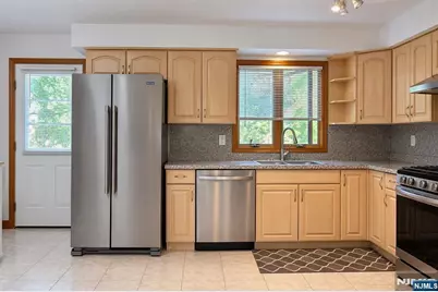1611A Gerome Avenue A #A, Fort Lee, NJ 07024 - Photo 4