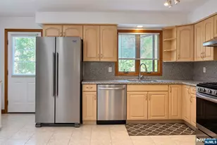 1611A Gerome Ave A, Fort Lee, NJ 07024 - Photo 4