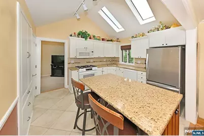 393 Gregory Road, Paramus, NJ 07652 - Photo 12