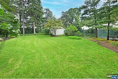 393 Gregory Road, Paramus, NJ 07652 - Photo 4