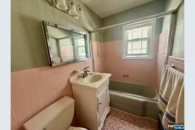 333 Kingsland Avenue, Lyndhurst Township, NJ 07071 - Photo 16