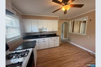 333 Kingsland Avenue, Lyndhurst Township, NJ 07071 - Photo 14