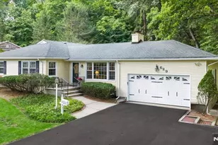 629 Lawlins Rd, Wyckoff Township, NJ 07481 - Photo 2
