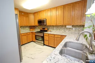 10 Redspire Dr 10, Union Township, NJ 07083 - Photo 2