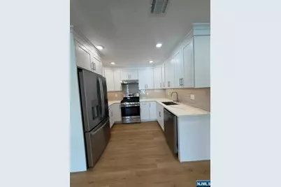 312 Hackensack Street 2nd Floor #2nd floor, Carlstadt, NJ 07072 - Photo 6