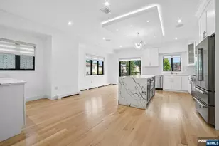 425 Grandview Pl, Fort Lee, NJ 07024 - Photo 8