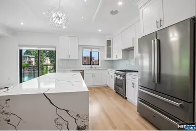 425 Grandview Place, Fort Lee, NJ 07024 - Photo 10