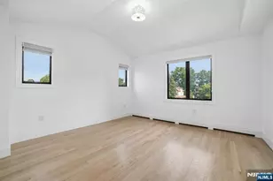 425 Grandview Pl, Fort Lee, NJ 07024 - Photo 14