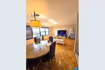 2348 Linwood Avenue 7L #7L, Fort Lee, NJ 07024 - Photo 2