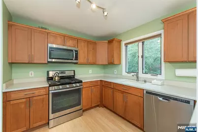 45 Sampson Street 11 #11, Saddle Brook Township, NJ 07663 - Photo 6