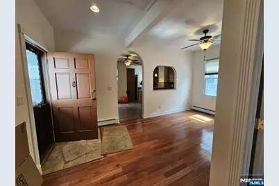 42 Washington Place 2nd Floor #2nd floor, East Rutherford, NJ 07073 - Photo 4