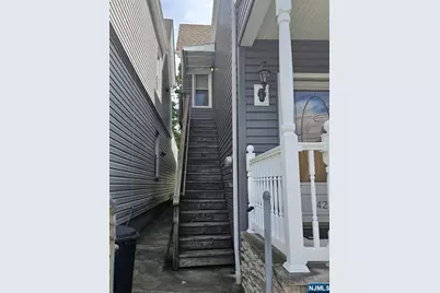 42 Washington Place 2nd Floor #2nd floor, East Rutherford, NJ 07073 - Photo 2