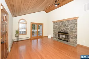 13 Orangeburgh Rd, Old Tappan, NJ 07675 - Photo 2