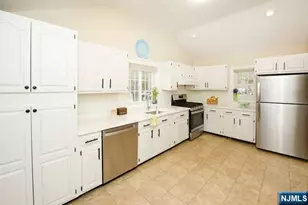 13 Orangeburgh Rd, Old Tappan, NJ 07675 - Photo 8
