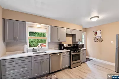 46 Linwood Avenue, Midland Park, NJ 07432 - Photo 8