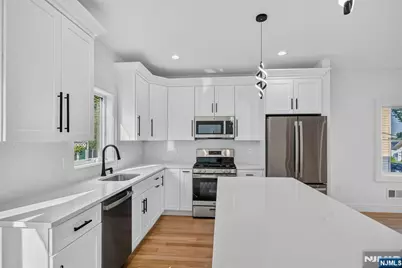 85-87B Echo, Elmwood Park, NJ 07407 - Photo 10